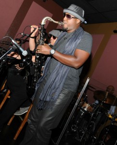 Elan Trotman joining the jam session during the 2015 Smooth Jazz News Anniversary Brunch at Spaghettini Seal Beach (photo by David Hopley)